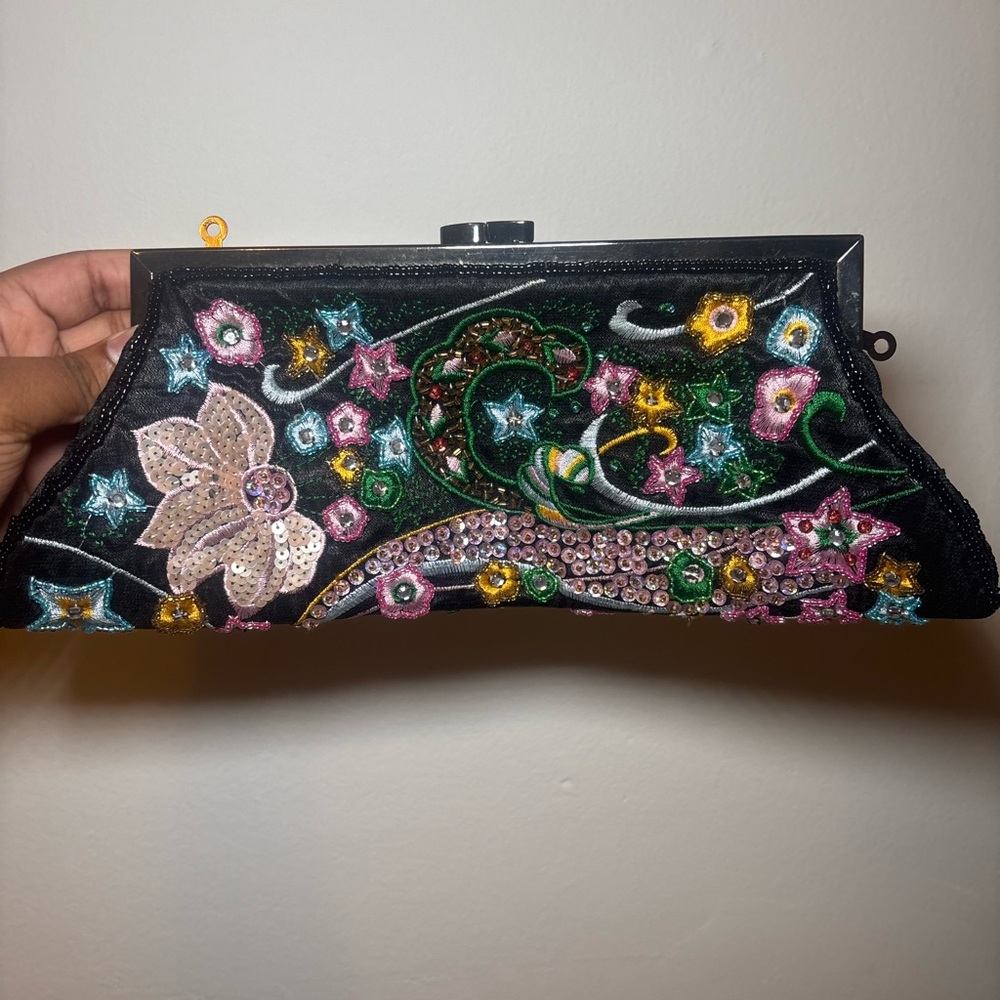 Source Unknown Black Floral Embroidered Clutch
